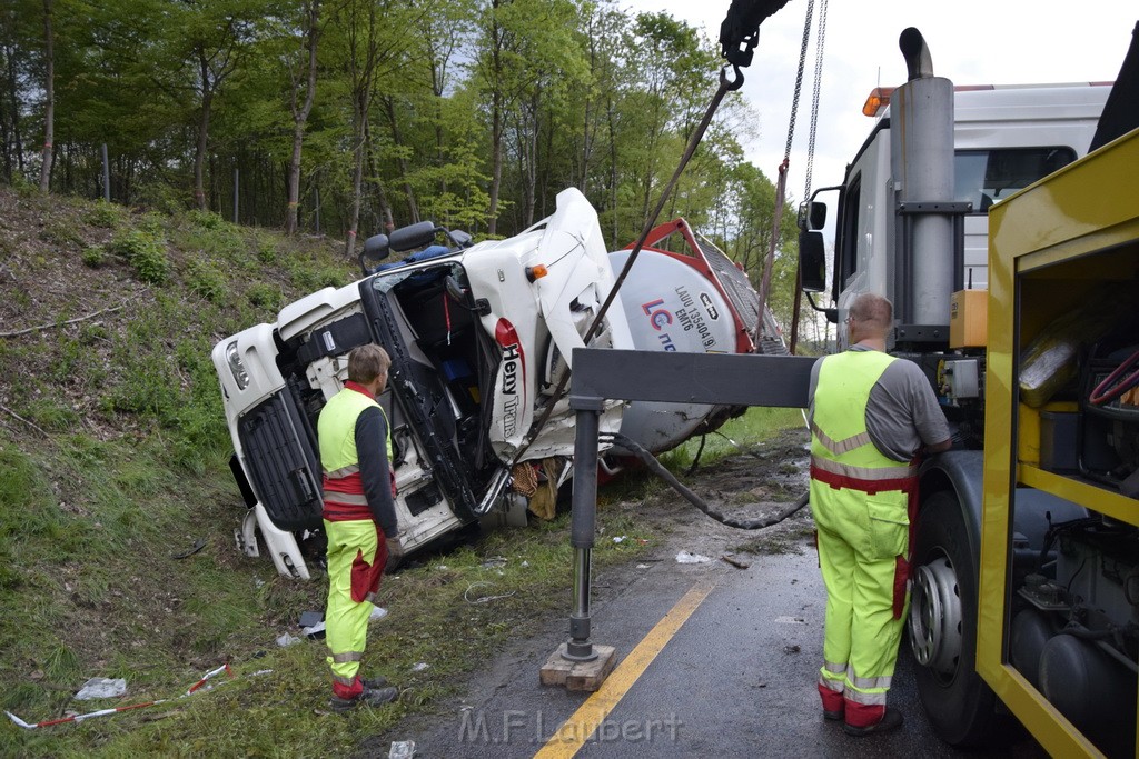 VU Gefahrgut LKW umgestuerzt A 4 Rich Koeln Hoehe AS Gummersbach P420.JPG - Miklos Laubert